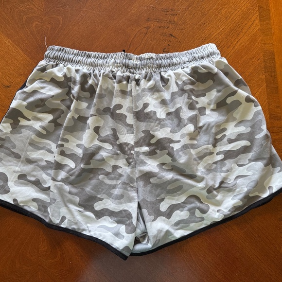 Codie Camo Drawstring Everyday Shorts - Only Worn A Couple of Times - Picture 3 of 3